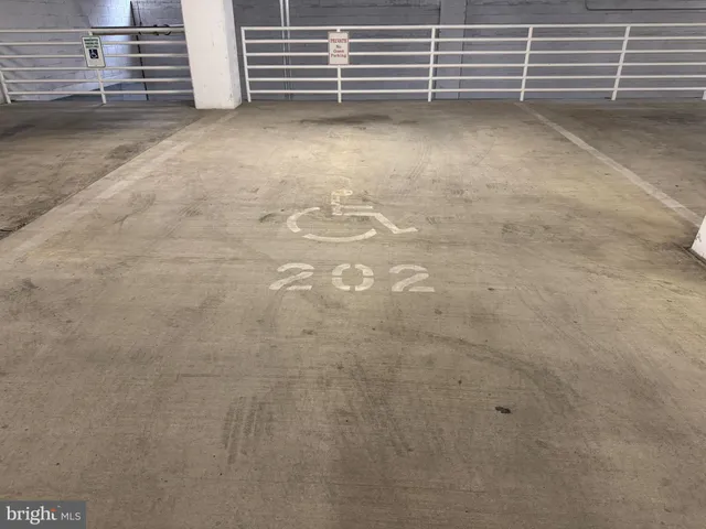 $345,000 | 24 Courthouse Square, Unit 105, Rockville, MD 20850