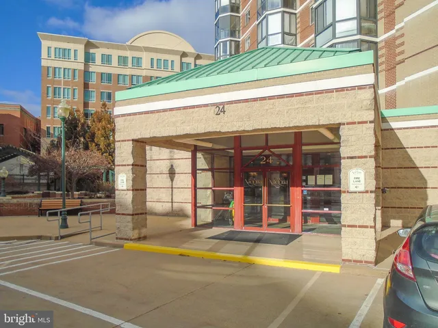 $345,000 | 24 Courthouse Square, Unit 105, Rockville, MD 20850