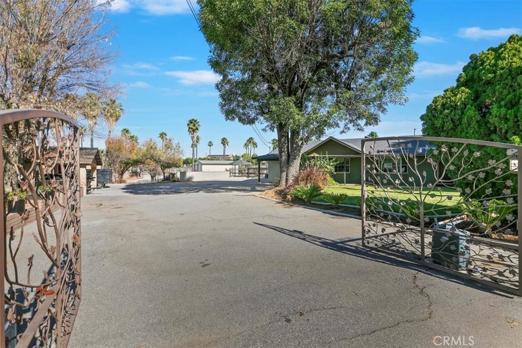 18590 Roberts Road Riverside, CA 92508 - Photo 12 of 66