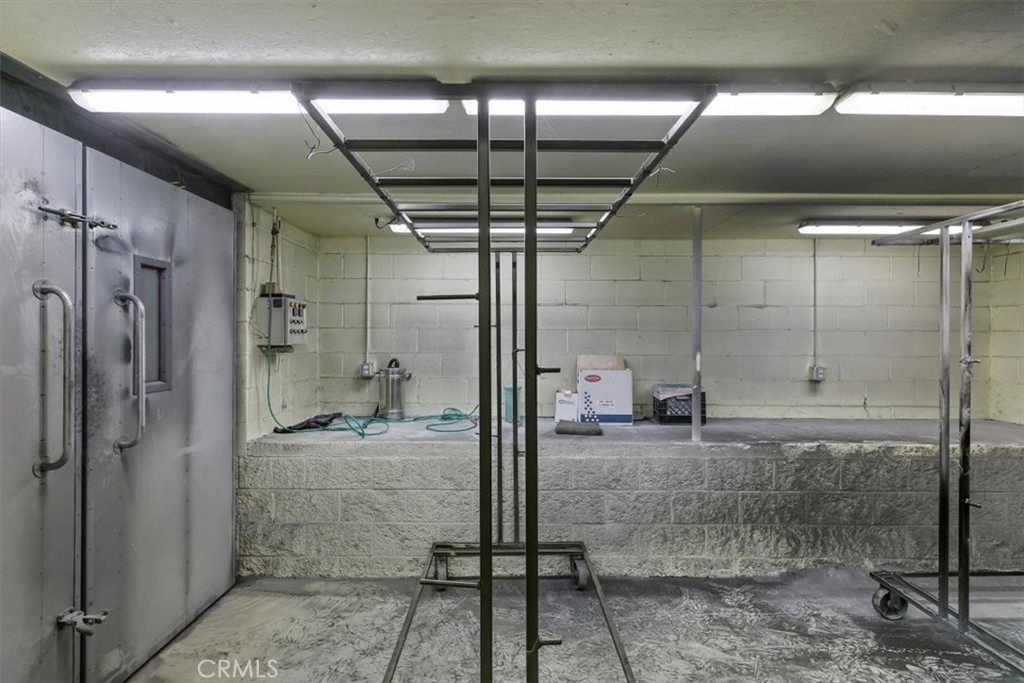 18590 Roberts Road Riverside, CA 92508 - Photo 58 of 66 a bathroom with a shower