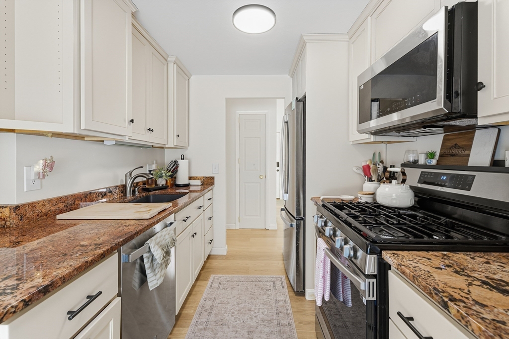 239 Powderhorn Drive Taunton, MA 02780 - Photo 4 of 28