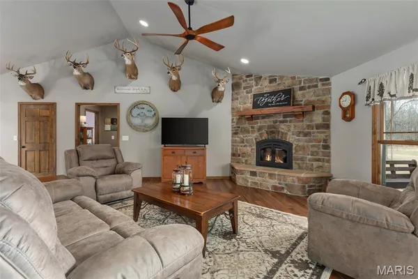 $599,000 | 14982 Fremont Road, Gillespie, IL 62033