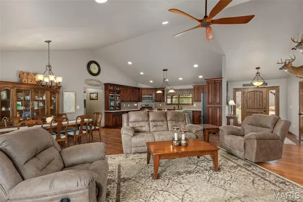 $599,000 | 14982 Fremont Road, Gillespie, IL 62033