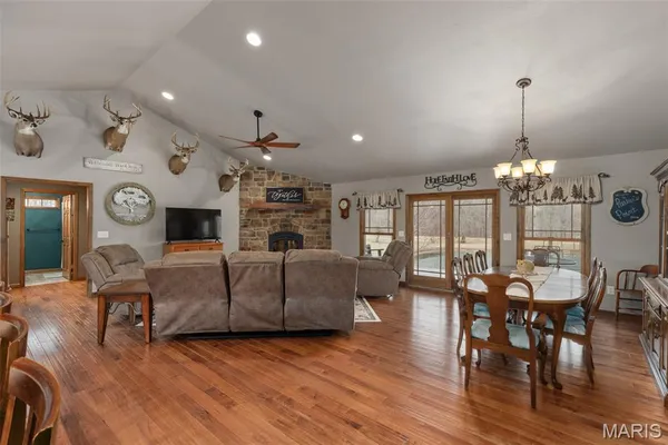 $599,000 | 14982 Fremont Road, Gillespie, IL 62033