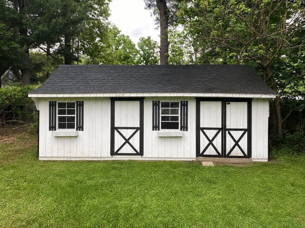 915 Bradley Road Springfield, MA 01109 - Photo 24 of 25
