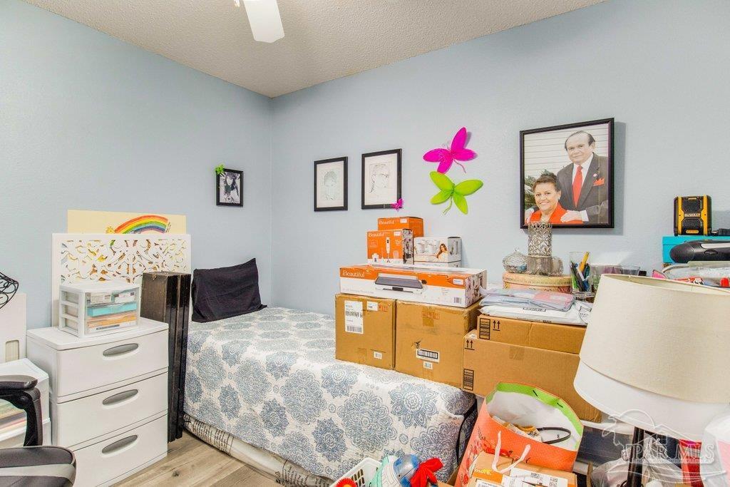 2466 Redoubt Avenue Pensacola, FL 32507 - Photo 21 of 27 a living room with furniture