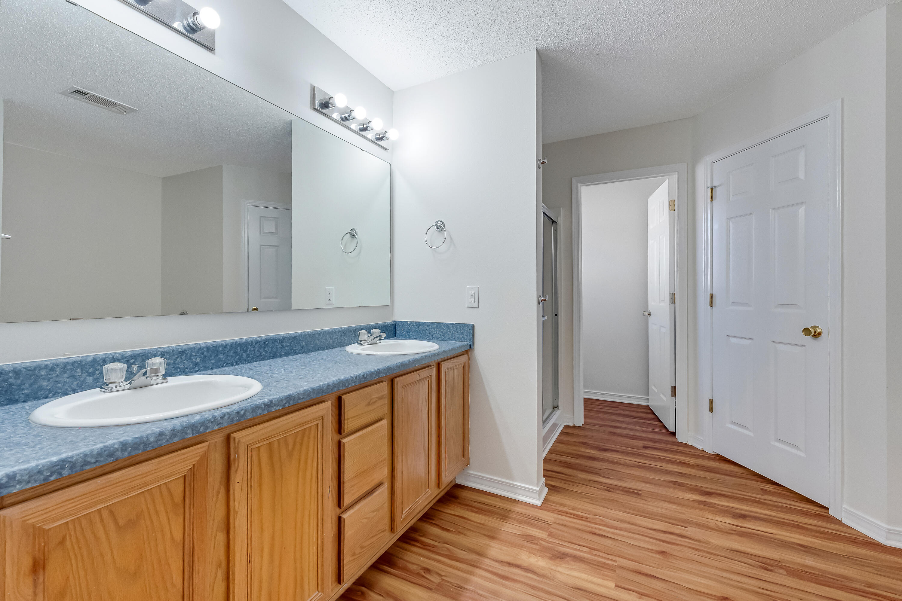 427 Hatchee Drive Crestview, FL 32536 - Photo 33 of 77 a bathroom with a sink and a mirror
