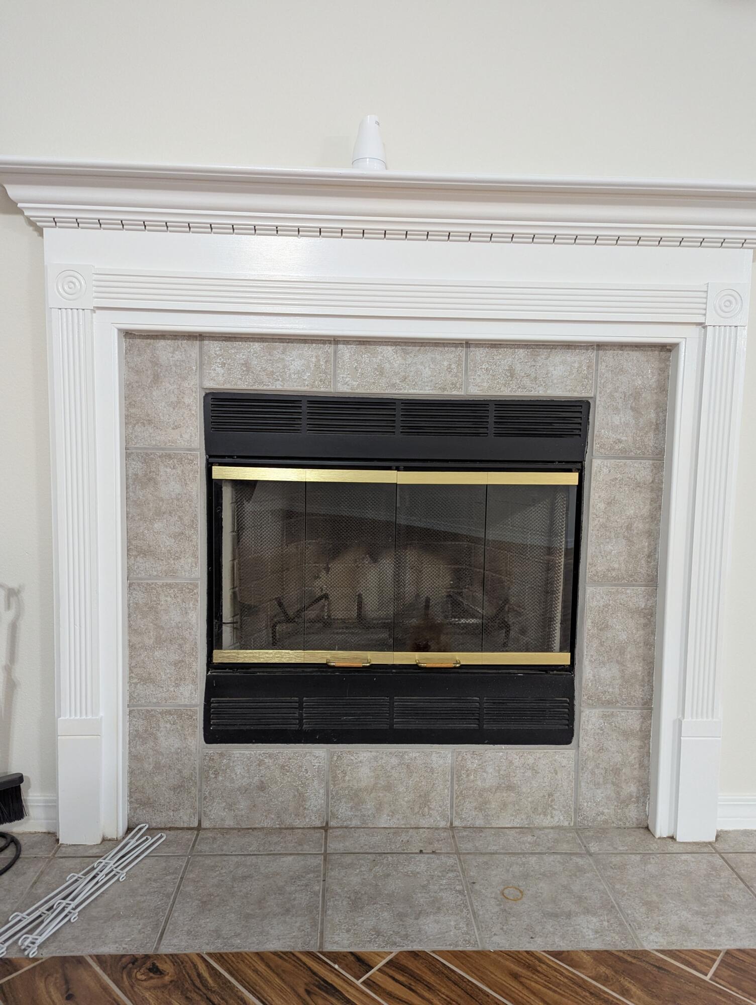 427 Hatchee Drive Crestview, FL 32536 - Photo 10 of 77 CLOSE UP - WOOD BURNING FIREPLACE