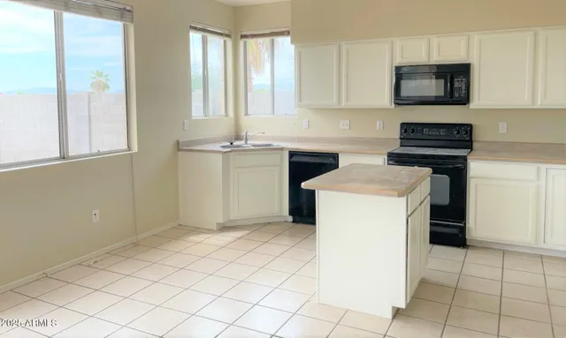 $2,295 | 1529 East South Fork Drive, Phoenix, AZ 85048