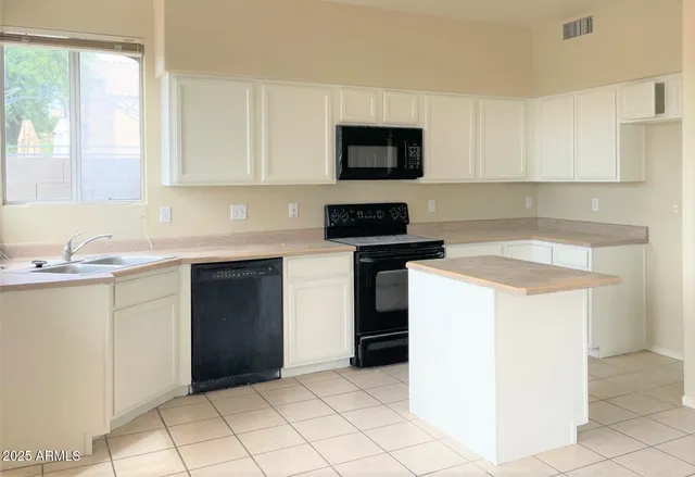 $2,295 | 1529 East South Fork Drive, Phoenix, AZ 85048