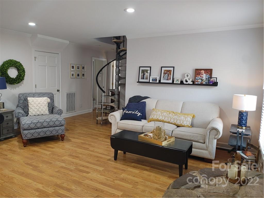 7400 Pleasant Grove Road Charlotte, NC 28216 - Photo 8 of 48 Gallery Image 8