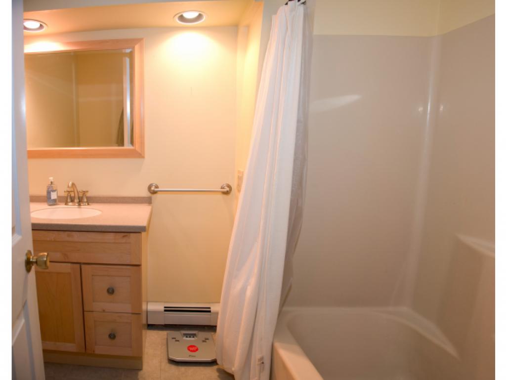 40 Edgewood Road, Unit 40 Durham, NH 03824 - Photo 13 of 16