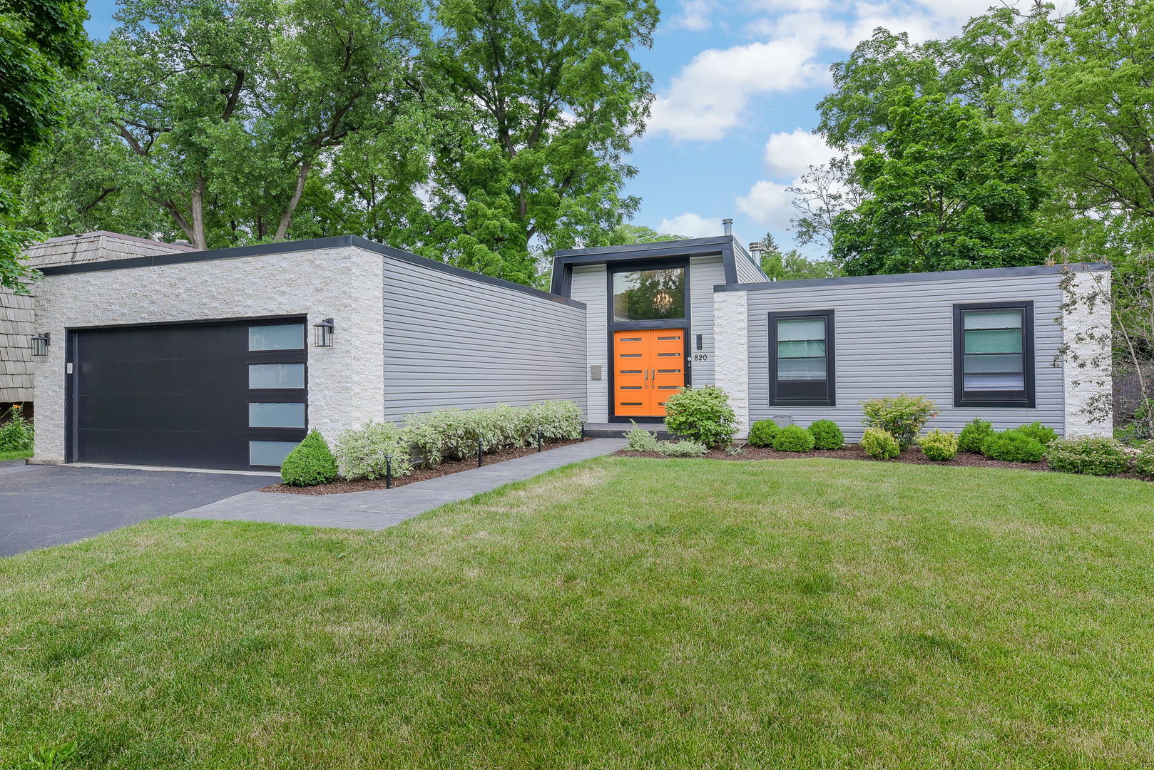 820 Lenox Road Glen Ellyn, IL 60137 - Photo 1 of 28 Gallery Image 1