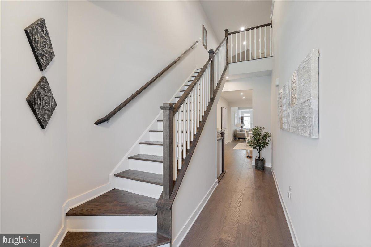 34 Griffin Way Yardley, PA 19067 - Photo 6 of 50 a view of entryway