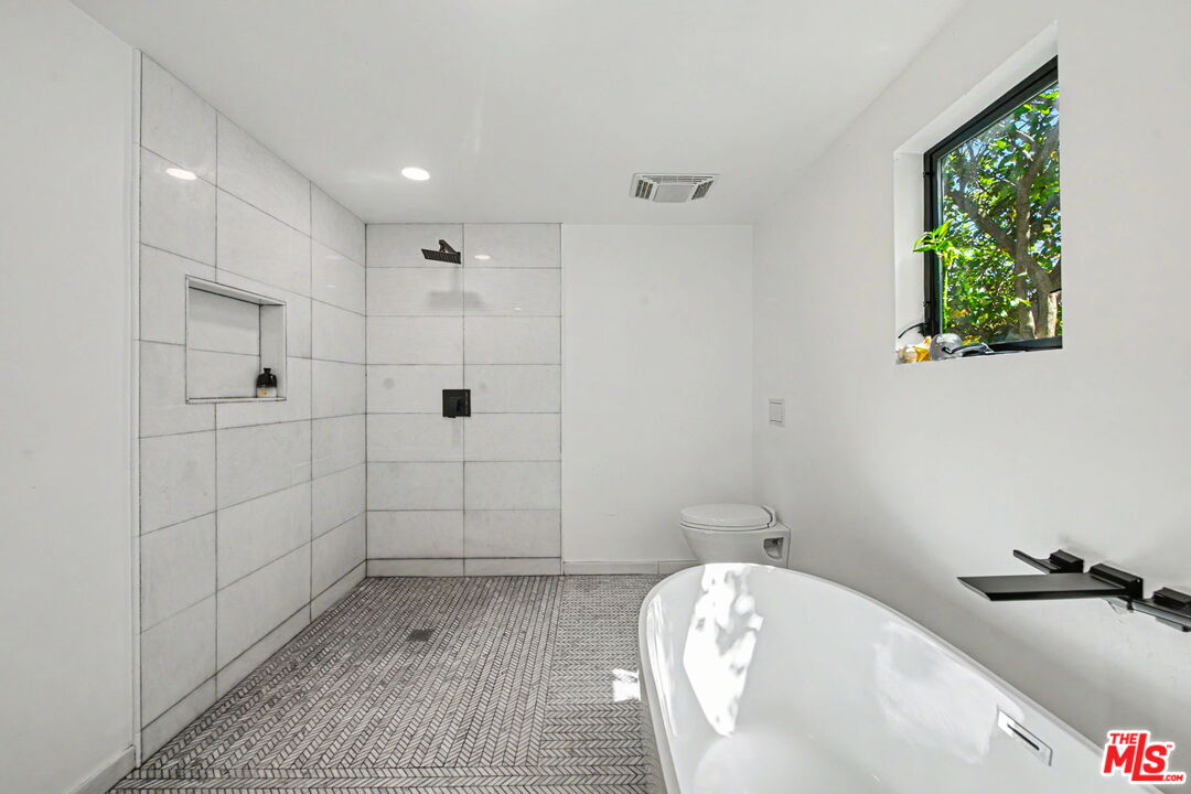 13019 Sky Valley Road Los Angeles, CA 90049 - Photo 37 of 49