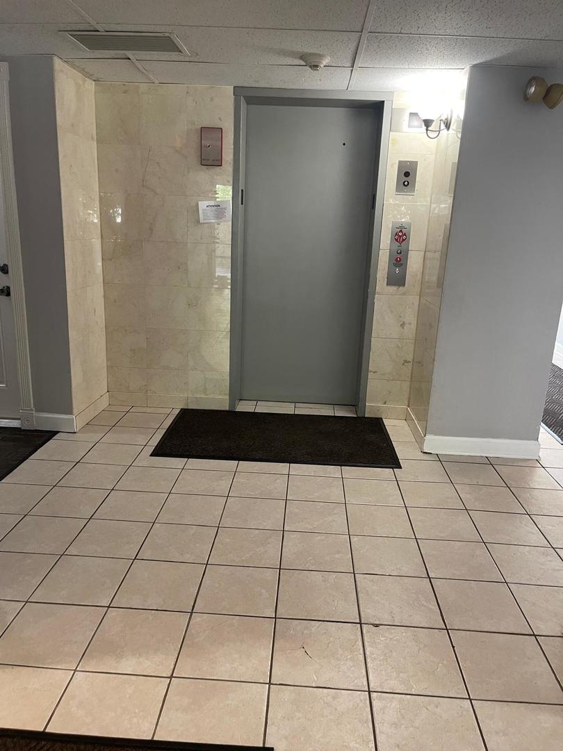 1000 South Lorraine Road, Unit 214 Wheaton, IL 60189 - Photo 4 of 12 a view of an empty room