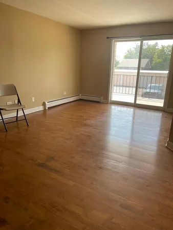 $159,900 | 1000 South Lorraine Road, Unit 214, Wheaton, IL 60189