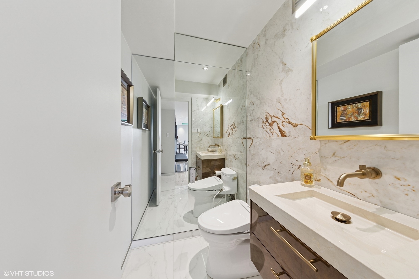 3150 North Lake Shore Drive, Unit 27F Chicago, IL 60657 - Photo 23 of 31 a bathroom with a sink a toilet and shower