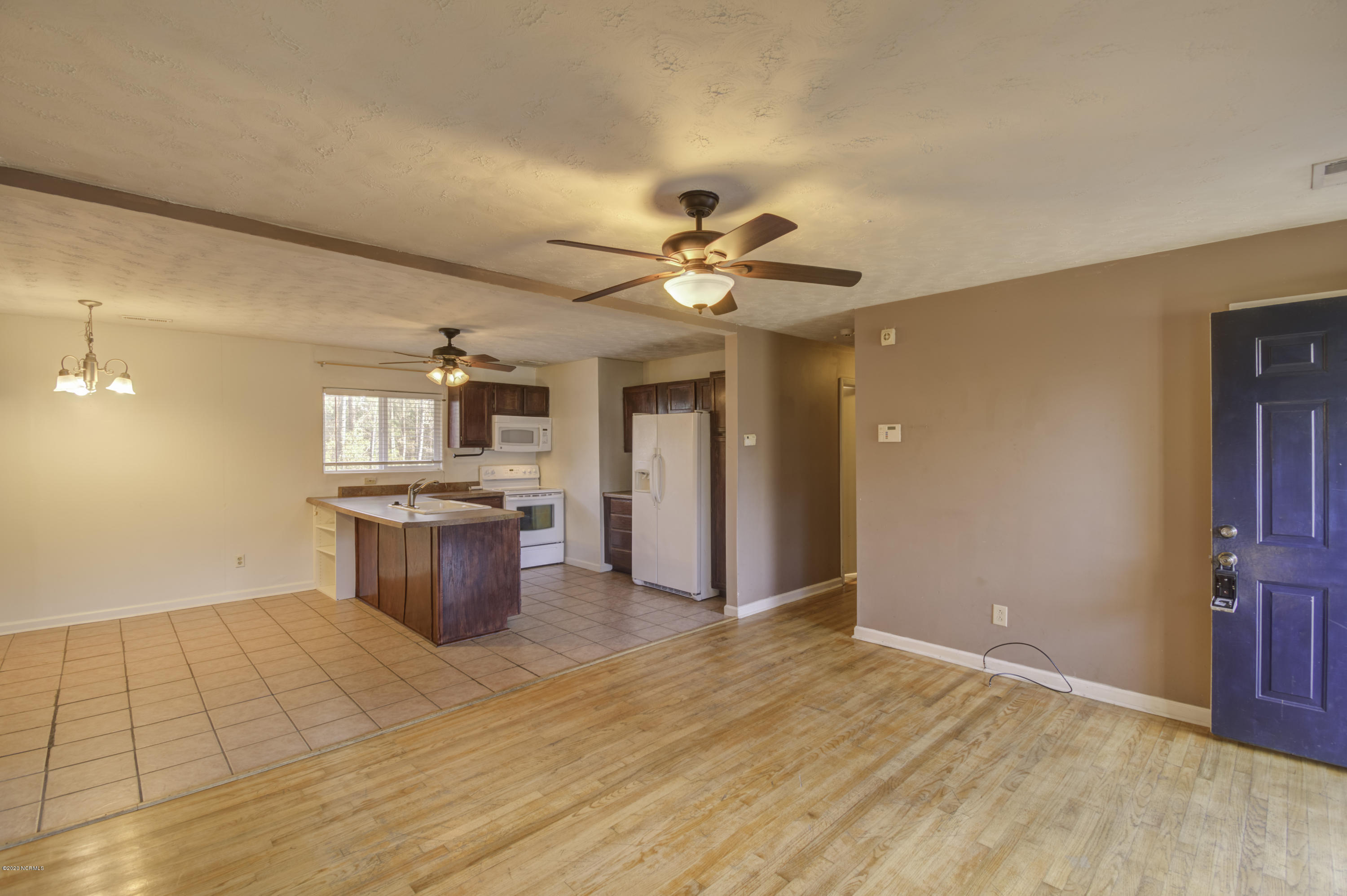 2 Victoria Road Jacksonville, NC 28546 - Photo 4 of 27 hardwood floors