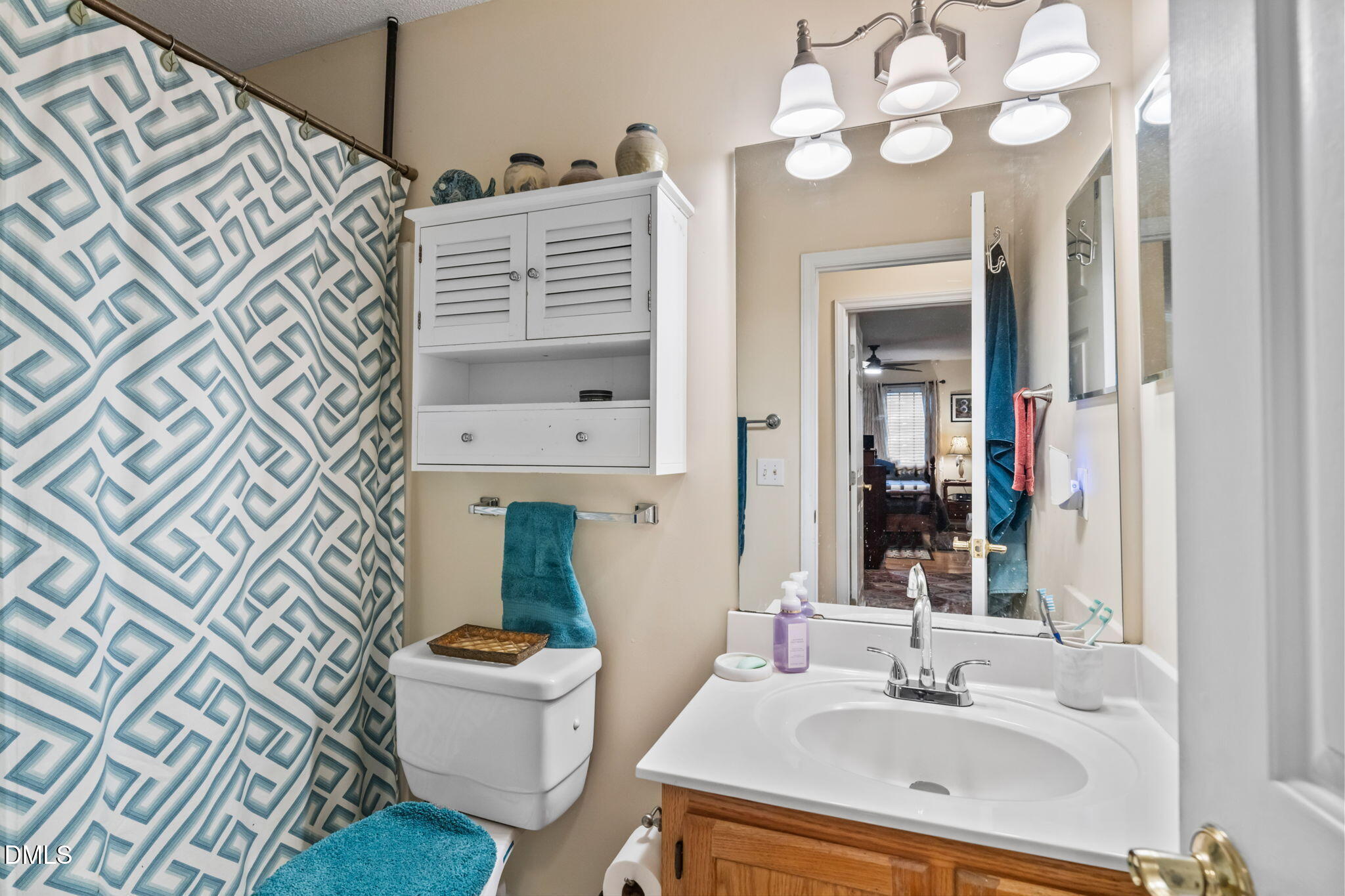 9104 Deerland Grove Drive Raleigh, NC 27615 - Photo 28 of 42 Hall Bath