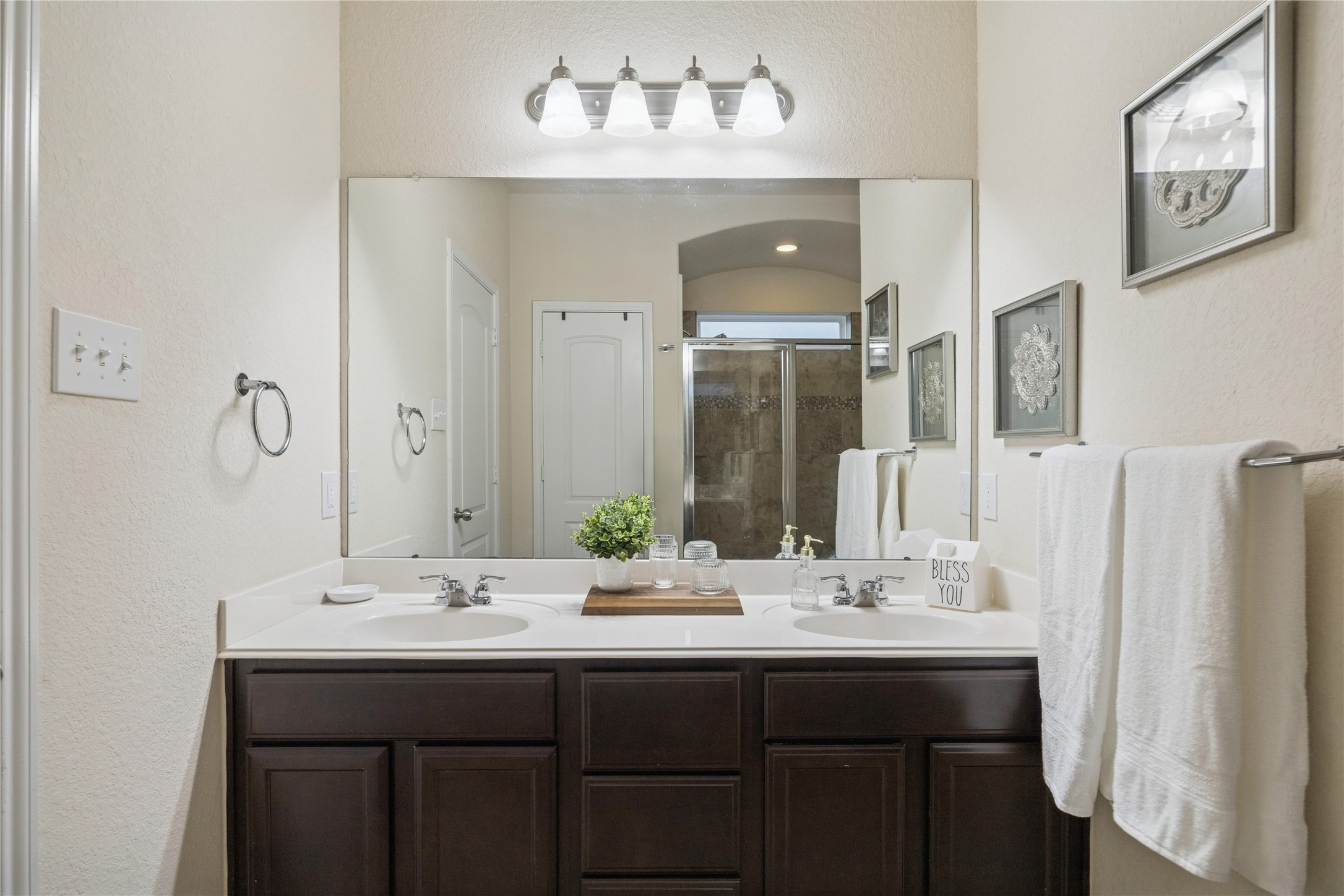 3026 Currier Court Rosenberg, TX 77471 - Photo 16 of 22 a bathroom with a sink and a mirror