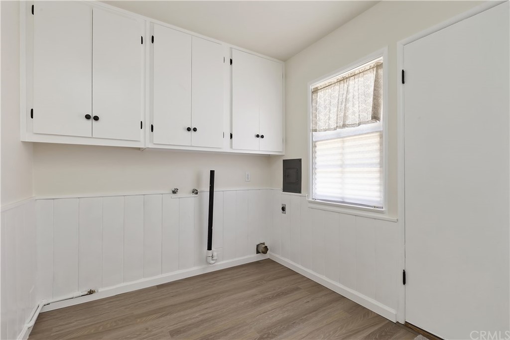 6650 Palm Avenue Riverside, CA 92506 - Photo 11 of 20 an empty room with cabinet