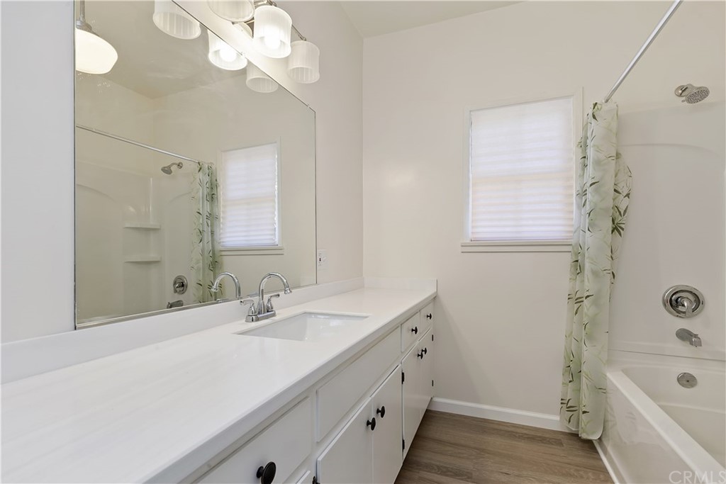 6650 Palm Avenue Riverside, CA 92506 - Photo 16 of 20 a bathroom with a sink a tub and a mirror