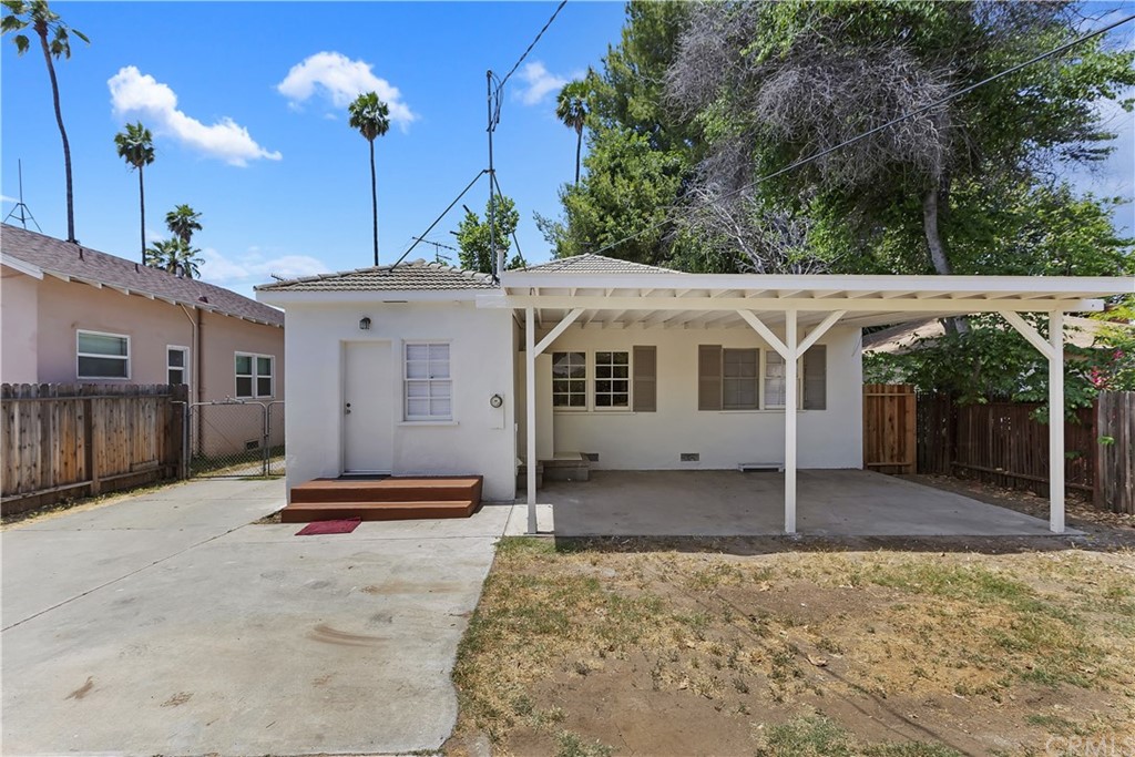 6650 Palm Avenue Riverside, CA 92506 - Photo 18 of 20 a front view of a house with a yard