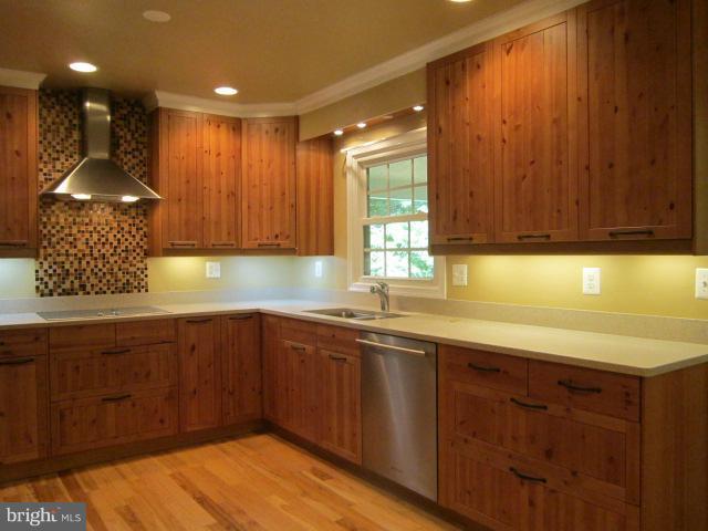 8065 Stillbrooke Road Manassas, VA 20112 - Photo 3 of 30 Kitchen