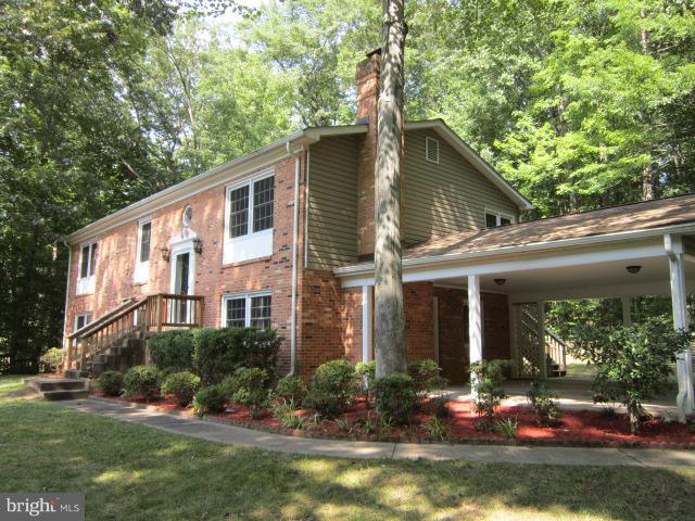 8065 Stillbrooke Road Manassas, VA 20112 - Photo 22 of 30 Exterior (Front)