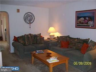 8561 Temple Road Philadelphia, PA 19150 - Photo 2 of 8 Living Room