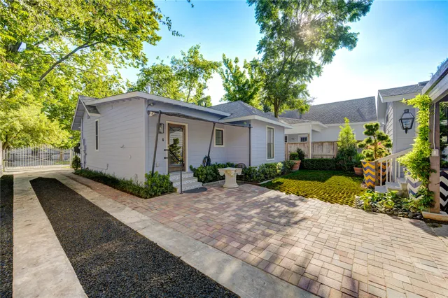 a view of backyard with a garden and plants