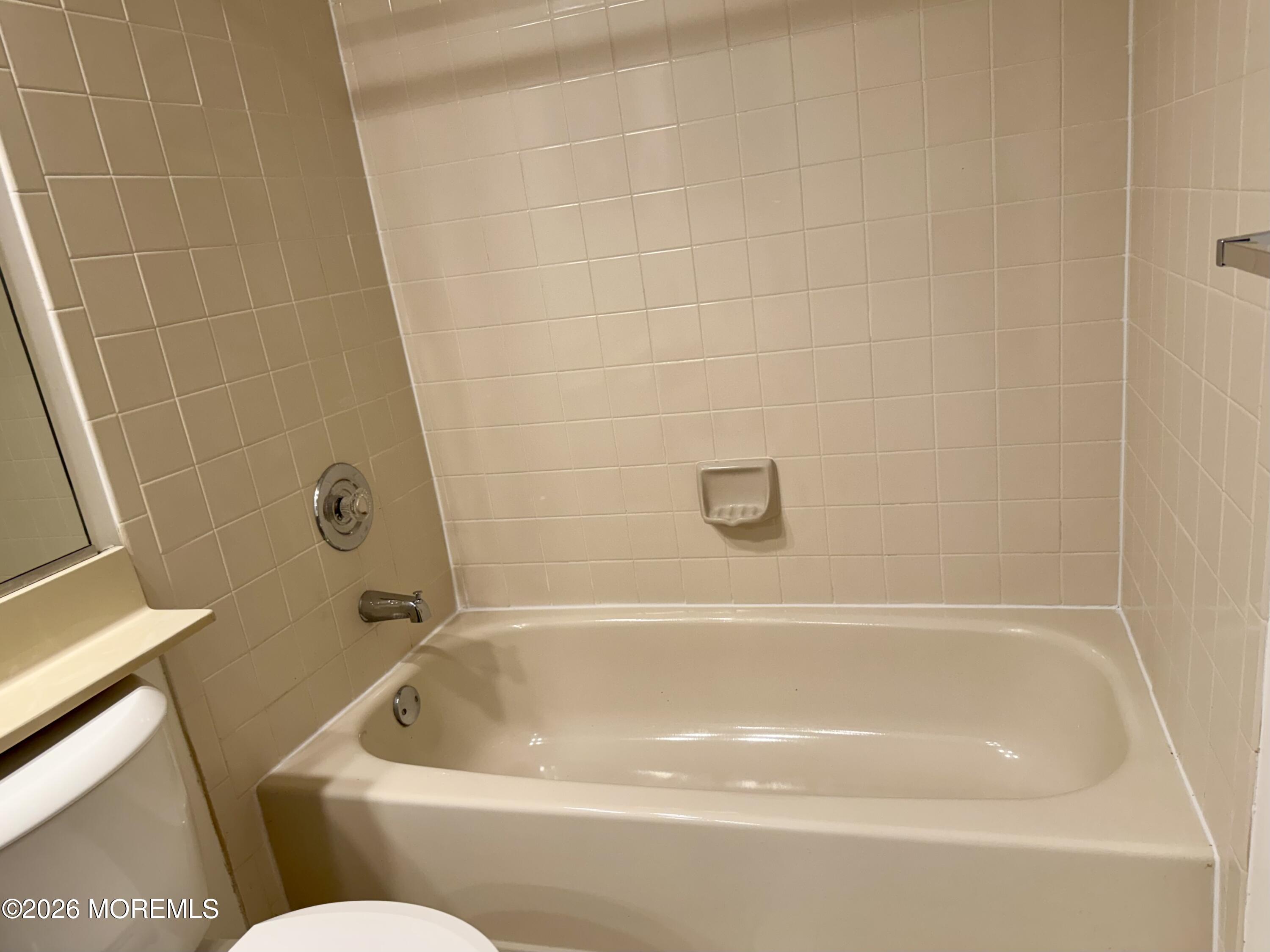407 Hampton Court Manalapan, NJ 07726 - Photo 13 of 15 IMG_4658