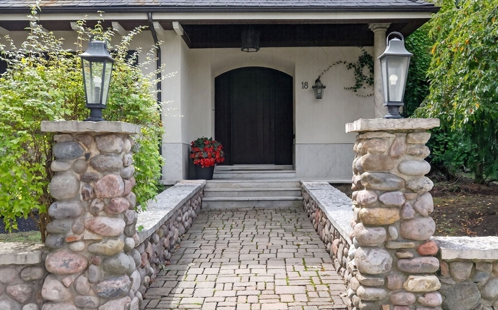 18 Middlesex Street Winchester, MA 01890 - Photo 4 of 32