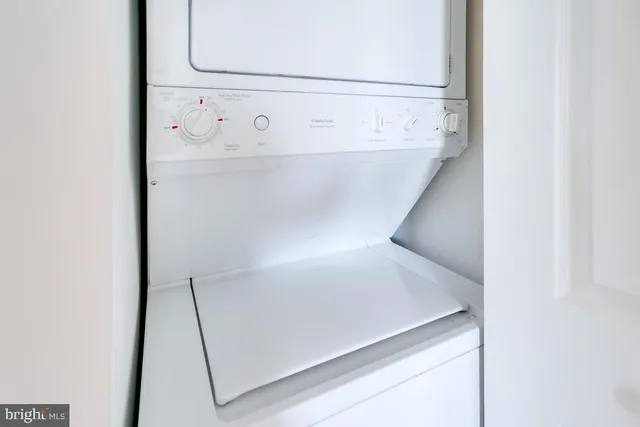 $2,100 | 10101 Grosvenor Place, Unit 211, Rockville, MD 20852