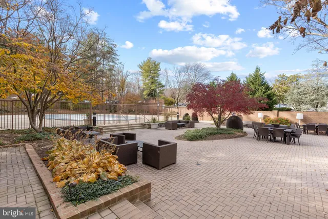 $2,100 | 10101 Grosvenor Place, Unit 211, Rockville, MD 20852