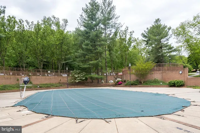 $2,100 | 10101 Grosvenor Place, Unit 211, Rockville, MD 20852