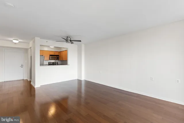 $2,100 | 10101 Grosvenor Place, Unit 211, Rockville, MD 20852