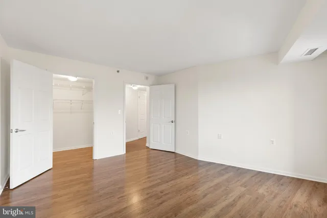 $2,100 | 10101 Grosvenor Place, Unit 211, Rockville, MD 20852