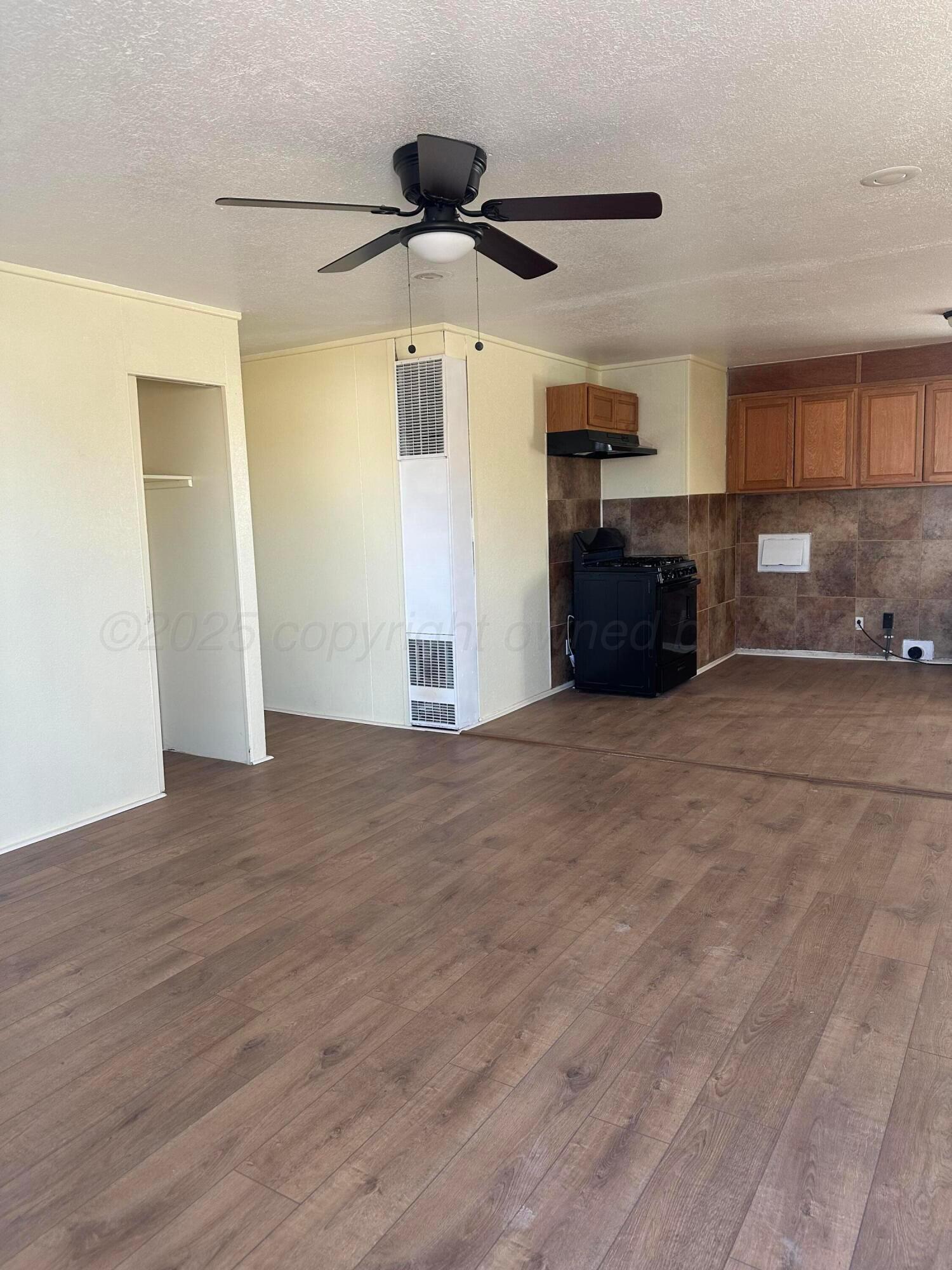 1012 Harper Street Amarillo, TX 79107 - Photo 7 of 22 a view of a garage