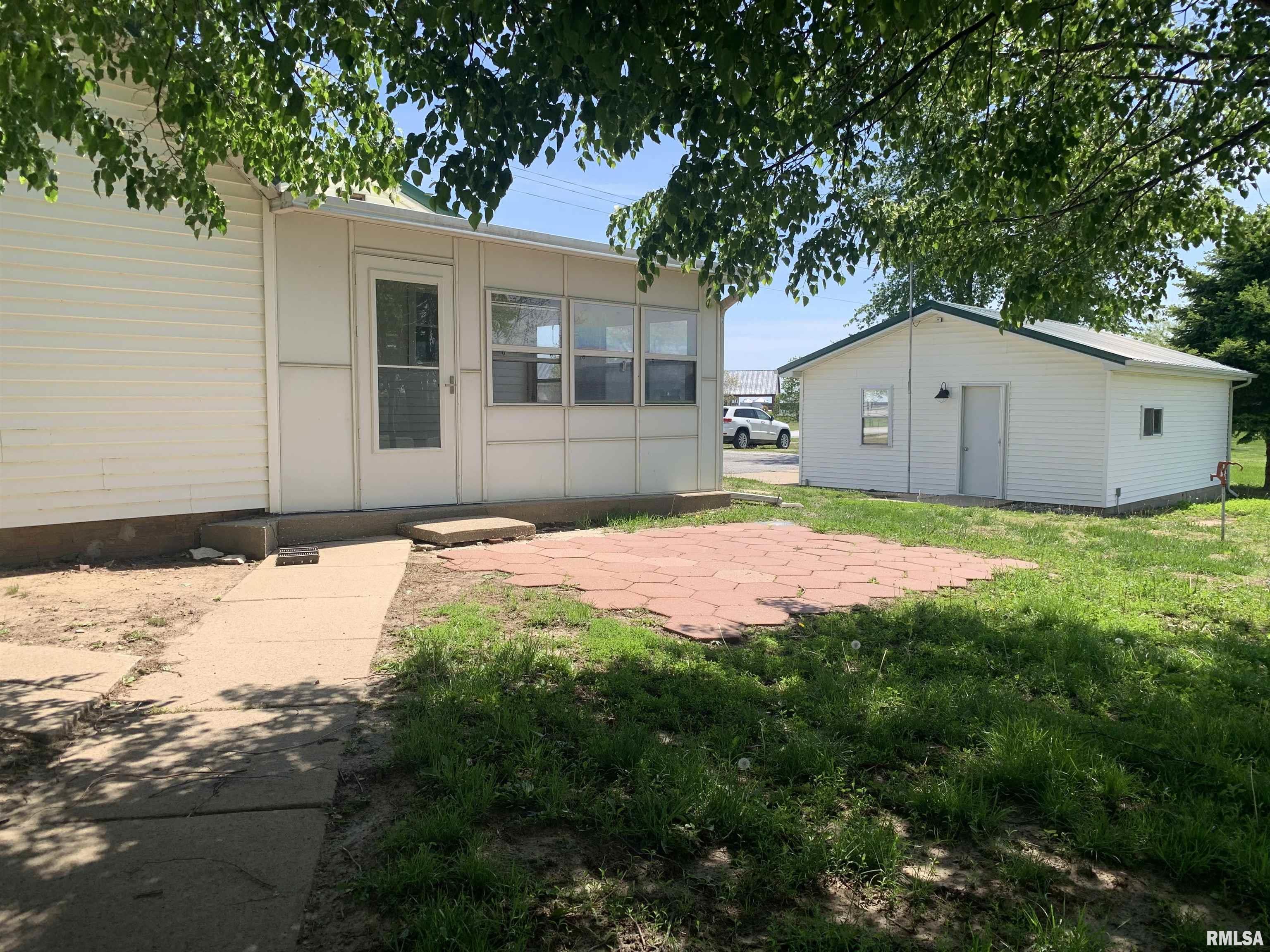 2911 Highway 96 Sutter, IL 62373 - Photo 9 of 24