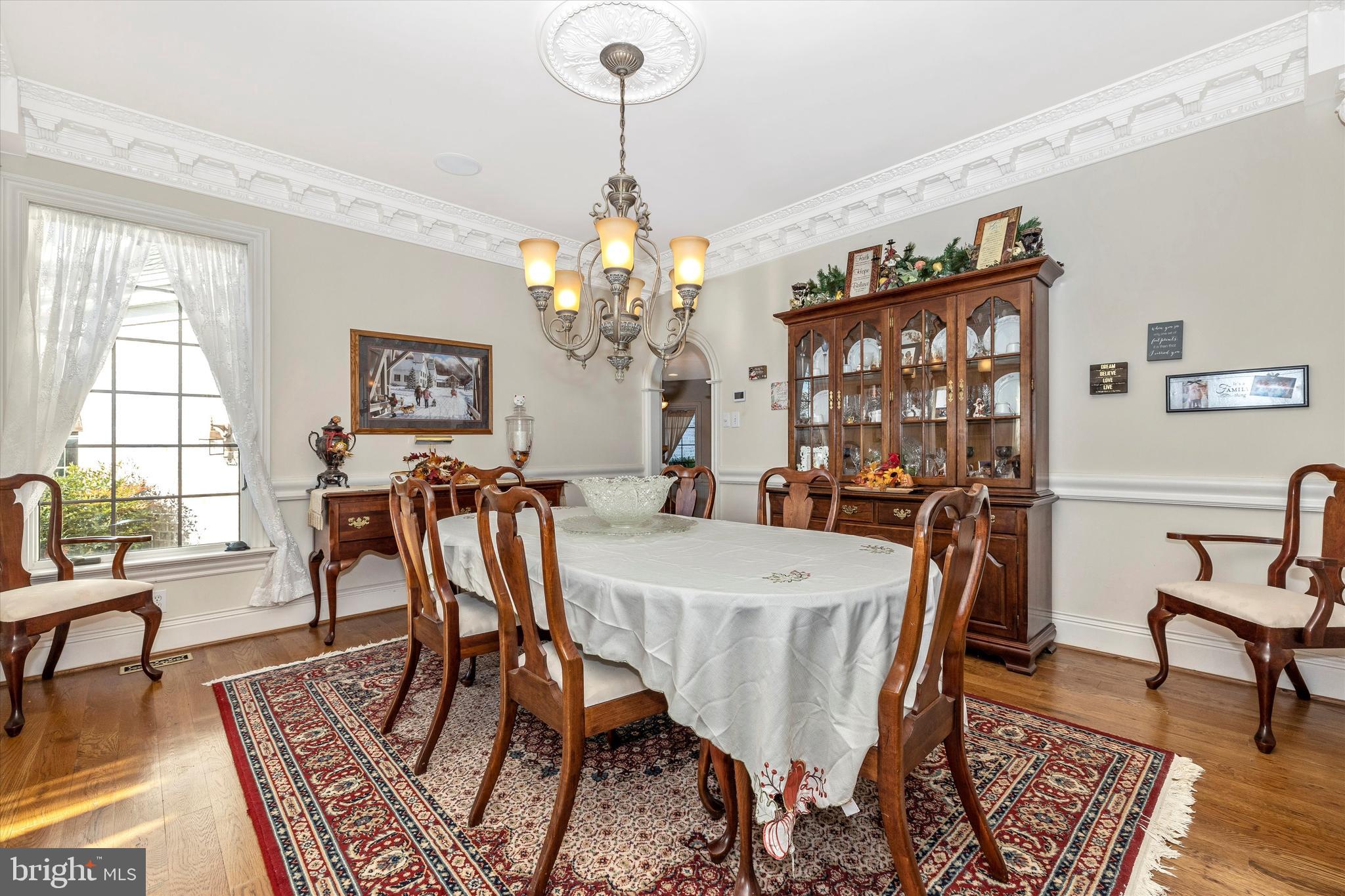 9455 Longs Mill Road Rocky Ridge, MD 21778 - Photo 19 of 70 Dining room - upgrade crown mold and chair rail