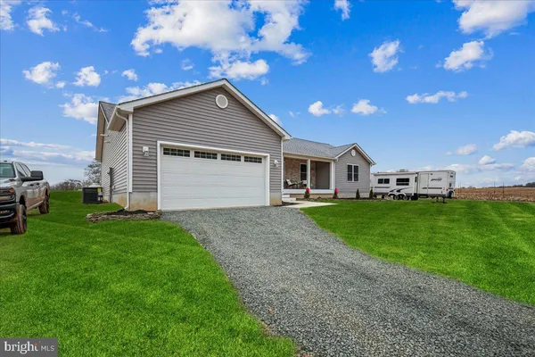 a view of a house with backyard