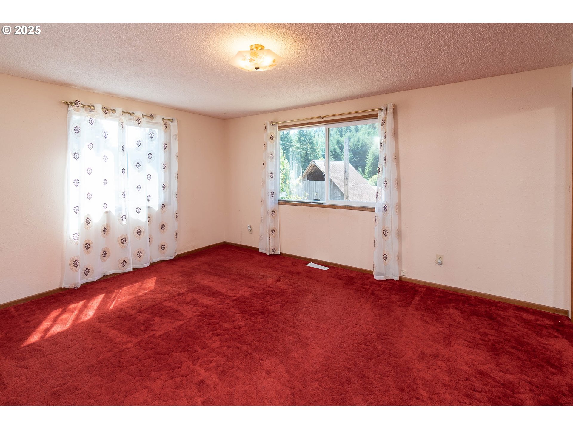 92433 Ward Creek Lane Myrtle Point, OR 97458 - Photo 13 of 38 a view of empty room with window