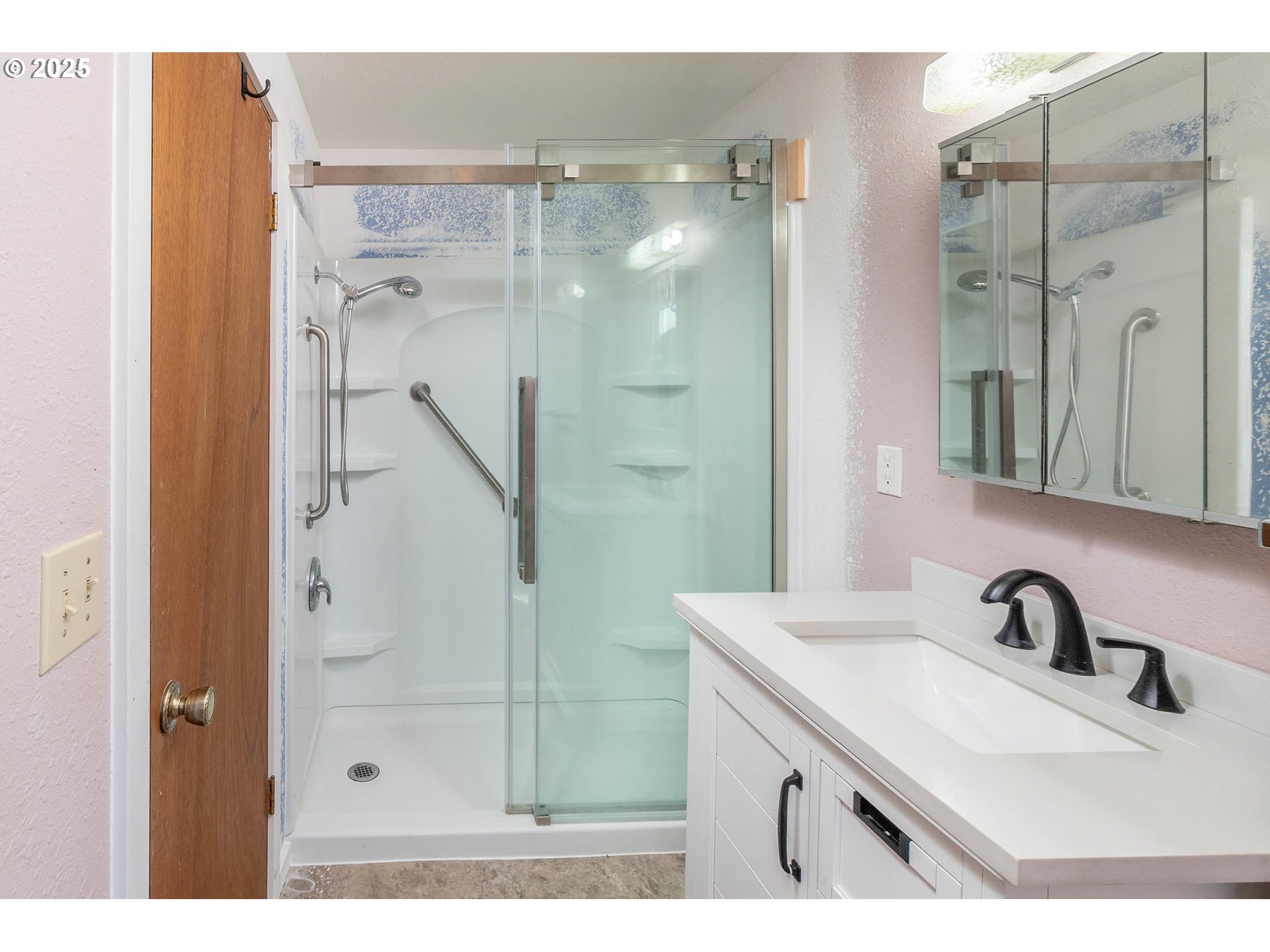 92433 Ward Creek Lane Myrtle Point, OR 97458 - Photo 15 of 38 a bathroom with a shower sink and mirror