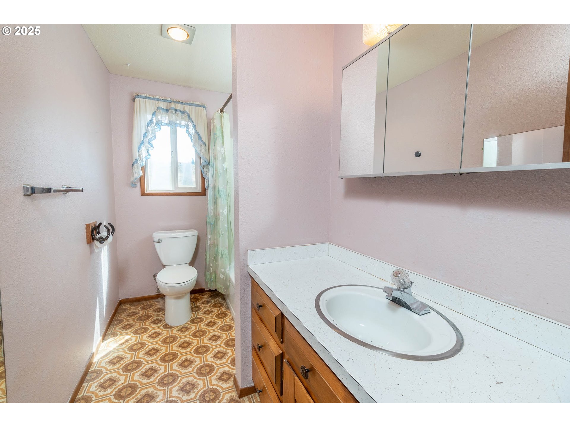 92433 Ward Creek Lane Myrtle Point, OR 97458 - Photo 16 of 38 a bathroom with a sink toilet and mirror