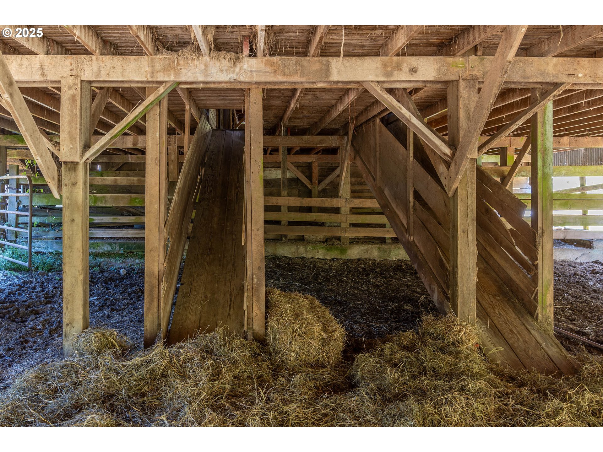 92433 Ward Creek Lane Myrtle Point, OR 97458 - Photo 27 of 38 a view of a house with a yard