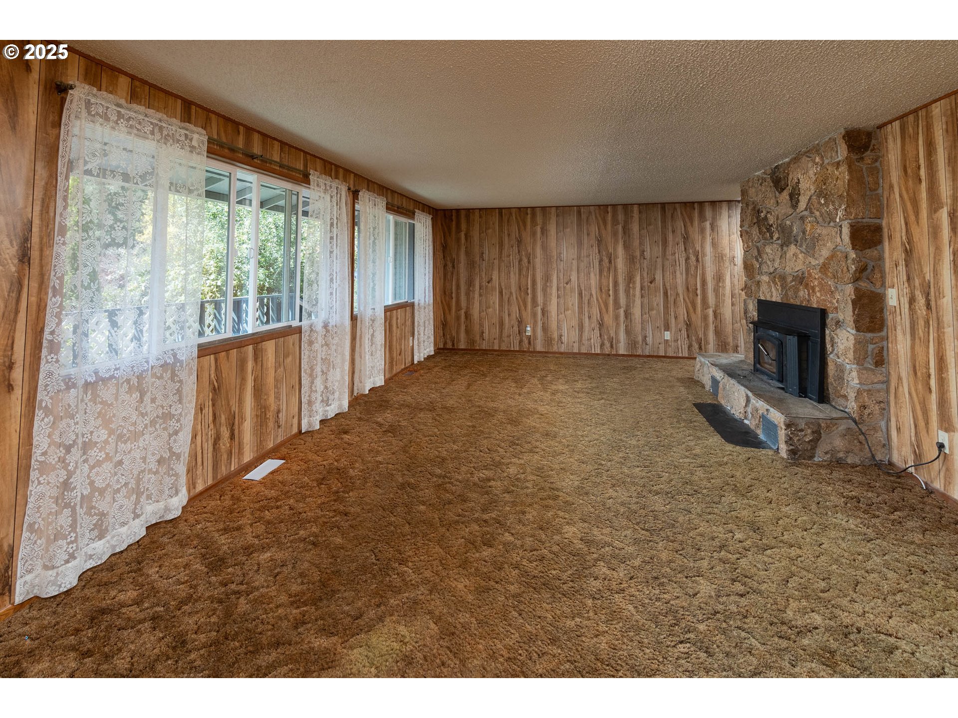 92433 Ward Creek Lane Myrtle Point, OR 97458 - Photo 5 of 38 a view of an empty room with a fireplace