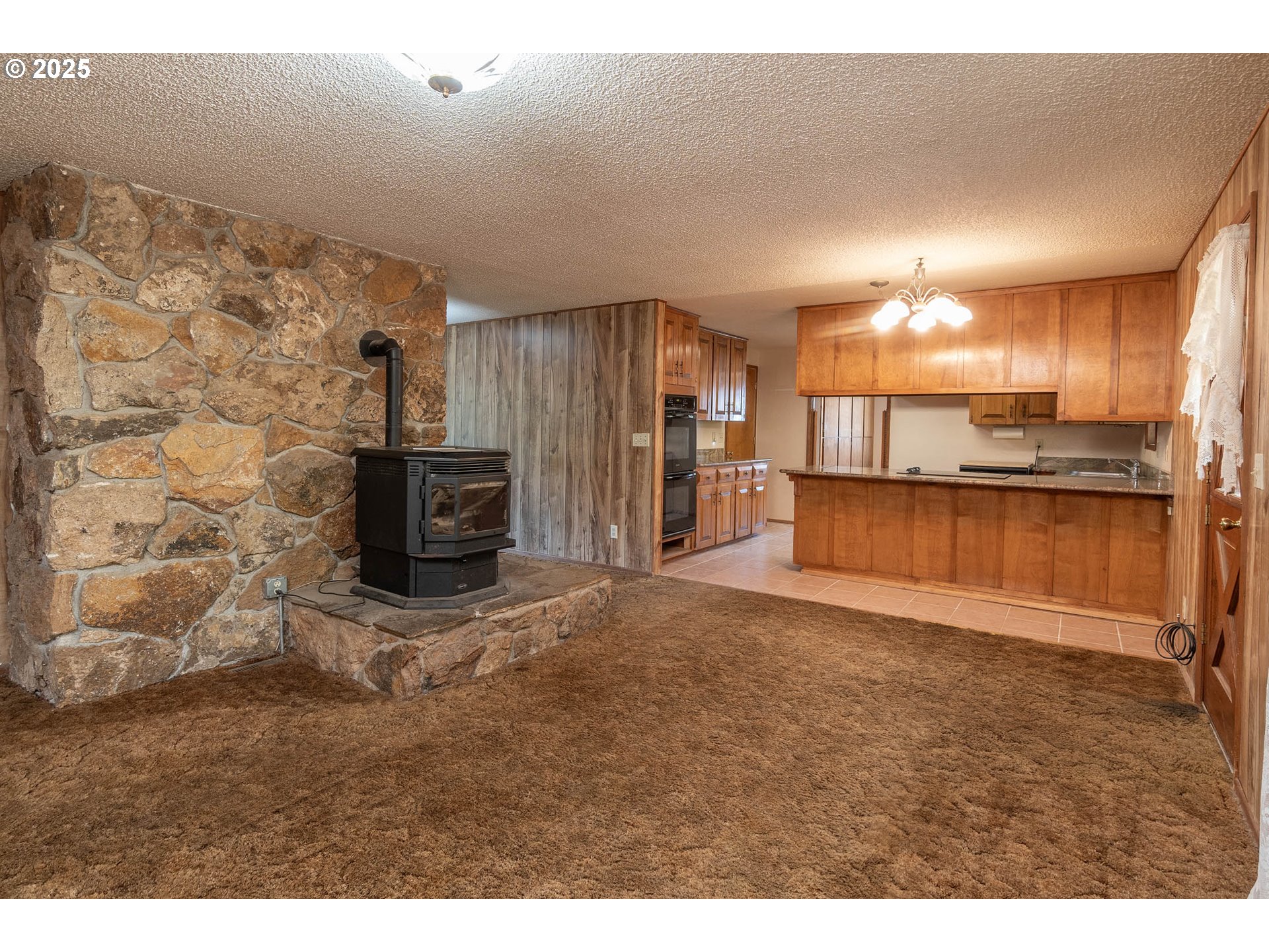 92433 Ward Creek Lane Myrtle Point, OR 97458 - Photo 6 of 38 a view of a livingroom with kitchen and furniture