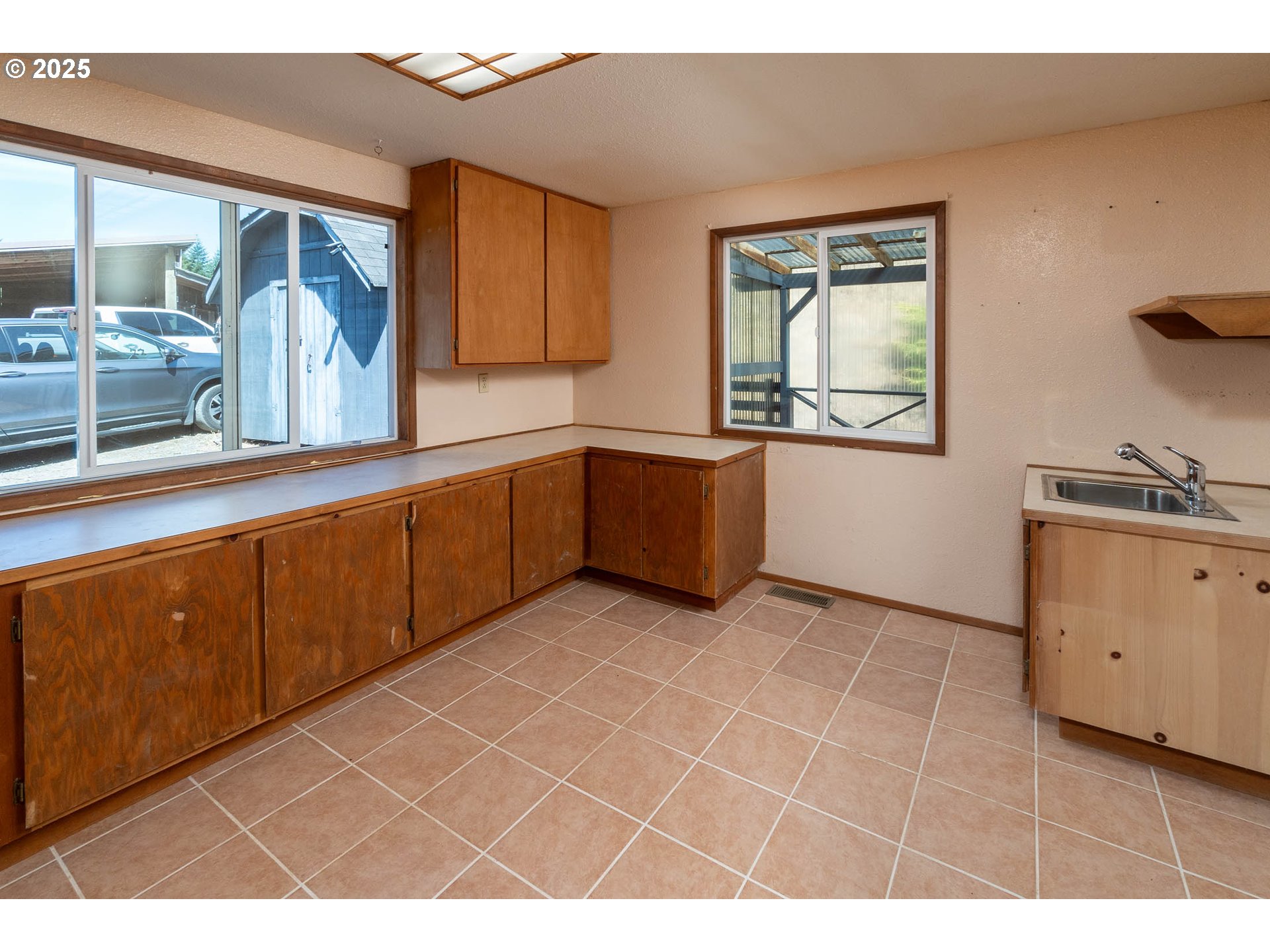 92433 Ward Creek Lane Myrtle Point, OR 97458 - Photo 8 of 38 a kitchen with granite countertop a stove a sink and a cabinets